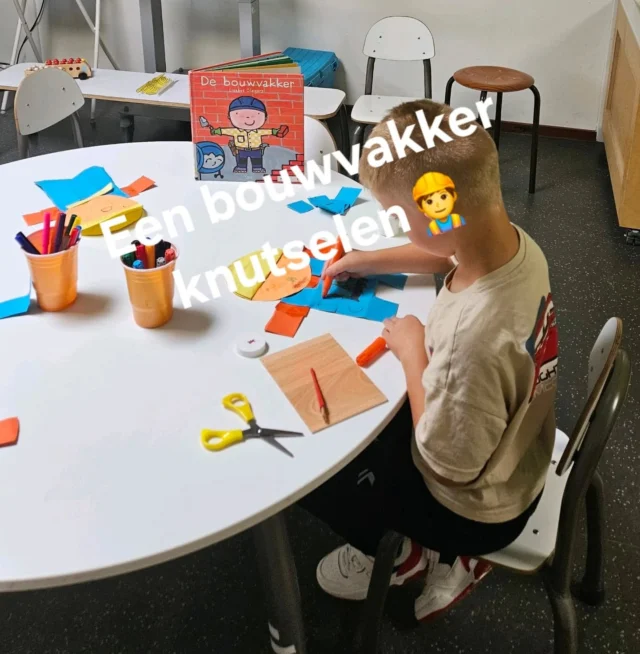 Bouwen in groep 1/2 👷🏗️⚒️Het thema zie je overal als je goed kijkt! Er wordt gezaagd, er wordt gebouwd, er wordt geknutseld en gespeeld. We leren nieuwe woorden, we leren over de bouwvakker en de bouwplaats. Het is fijn om in groep 1/2 te zijn.Zie jij jouw kind binnenkort hier wel tussen spelen, leren en nieuwe vrienden maken? 8 oktober organiseren wij open dag en ben je van harte welkom tussen 10.00 en 14.00 voor meer informatie en een kijkje in de school!#Noorderbasis #thematischwerken #themabouwen #christelijkonderwijs #schoolheerenveen