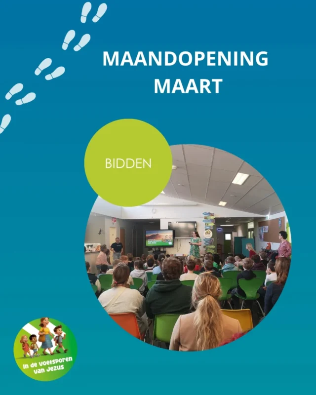 Maandthema maart = biddenDeze maand is het thema bidden. Een van de ouders uit de gebedsgroep opende het thema en vertelde de kinderen over bidden en wat gebed doet en hoe en waarvoor we kunnen bidden.🧱 Er werd verteld hoe gebed eigenlijk als een soort lijm werkt tussen alle losse bouwstenen. Bij elke steen kwamen de kinderen met mooie ideeën waarvoor we samen konden bidden en na het gebed bleef de steen plakken! De kinderen vonden het prachtig. 📖 We lazen in de bijbel welk gebed je kunt bidden en zongen vervolgens het onze Vader met elkaar.Elke klas kreeg een prachtig boek over bidden geschreven door @elzapostma en een gebedshuisje. In het gebedshuisje kunnen de kinderen hun dank- en gebedspunten inleveren en voor deze punten wordt wekelijks gebeden.